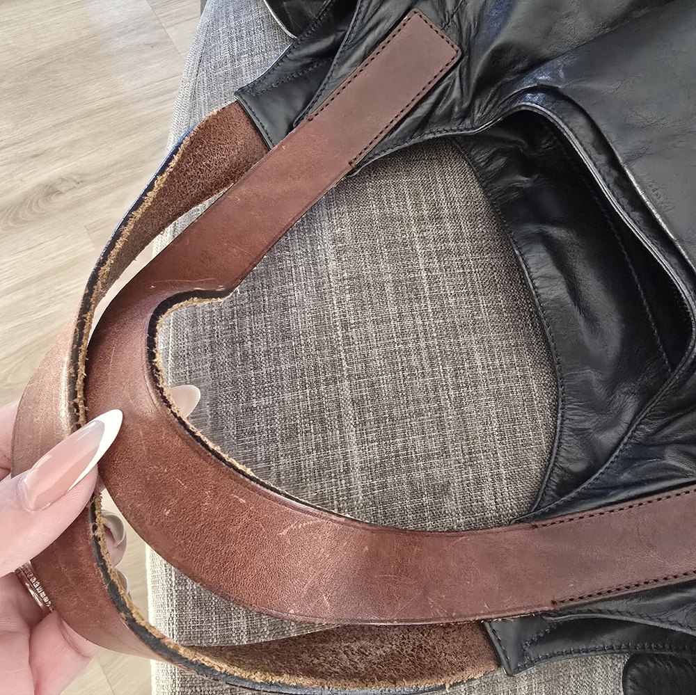 Elegant Celine Black and Brown Leather Tote Bag - Picture 8 of 15